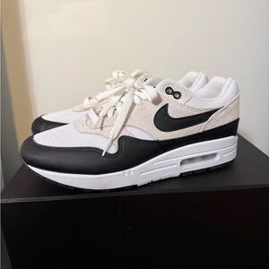 Nike Air Max White and Black Sneakers